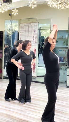 How to maintain a beautiful S-line figure! Chinese-style telegraphic flexibility movement #Shorts