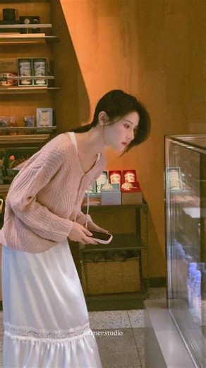 10K views · 13K reactions | Đơn giản nhưng vẫn dịu dàng  • Order 2 - 4 tuần • Cam kết 100% hàng chuẩn hãng mẫu mặc ✨ 홳횖횎횛.횜횝횞획횒횘 - Hàng thiết kế cao cấp local brand Trung #style #dmerstudio #outfit #retrostyle #hongkong #fashion #order #shoes #instagood #photography #ootd #outfitoftheday #lookoftheday #love #beautiful #outfit #clothes #wiw #fashionista #vintage #vintagevibes #retroaesthetic #retrovibes | dmer.studio | Facebook