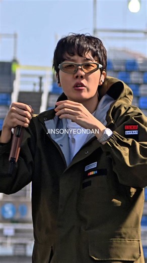 this is the crispiest hoseok ive seen in a while. DELETE STOP LOOKING AT HIM