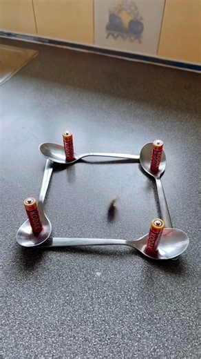 respect 😱🔥 spoons battery and spin coin How to possible Experiment #respect #experiment #science