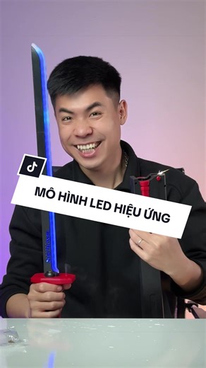 Đồ chơi mô hình thanh led hiệu ứng phát sáng, phun sương #damducreview #damduc #learnontiktok