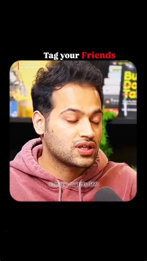 Build Your Empire on Instagram: "日本利用压电瓷砖将脚步转化为电能。这些瓷砖捕捉来自你脚步的动能。当你行走时,你的重量和动作会对瓷砖产生压力。瓷砖会轻微弯曲,从而产生机械应力。瓷砖内部的压电材料将这种应力转化为电能。每一步都会产生少量电荷,而数百万步结合在一起就能产生足够的电力来驱动 LED灯、数字显示屏和传感器。在像涩谷车站这样繁忙的地方,每天大约有240 万个脚步为这一系统作出贡献。这些电能可以被储存或立即使用,从而减少对传统电力来源的依赖,并支持可持续的城市基础设施。这种方法将日常运动转化为实用的可再生能源 #日本 #知识 #事实#你知道吗#推荐科技创新历史 技术实验热门"