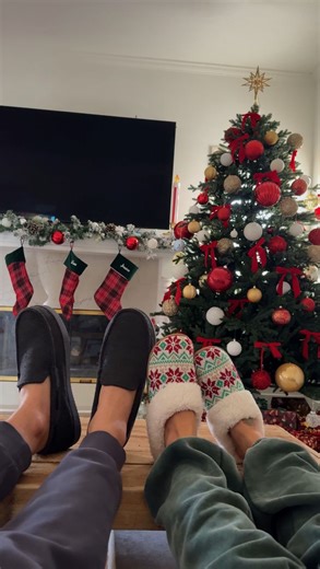 𝐉𝐄𝐒𝐒𝐈𝐂𝐀 𝐒𝐀𝐋𝐆𝐀𝐃𝐎 ♥ on Instagram: "These Dluxe slippers by @dearfoams are a life saver when it comes to last minute holiday shopping 😍They are cute, comfortable, reliable and most importantly EVERYONE LOVES THEM! #sponsored Couldn’t help myself and got a pair for my Fiancé and myself and we have been enjoying them so much! Now you can ENTER TO WIN ONE AND ALSO A $500 TARGET GIFT CARD 🎯 How to enter: •.Follow @dearfoams & @gorjess_lifestyle on BOTH Tiktok and Instagram • Tag a frien