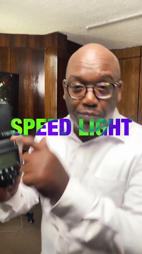 💡 Mastering speed lights in photography is all about control and creativity! 📸✨ Use the angles marked on the device to direct your light exactly where you need it. Add a MagSphere to diffuse the light for softer, more natural-looking results. Perfect lighting, made simple! Watch the video to learn these game-changing tips. 🙌 #lightingtips #photographytips
