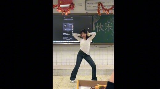 国内女高：女高中生「可可爱爱的女孩子呀」元旦晚会| 高中生|舞蹈 | 短裤 | 专业 | 获得择偶权|校花 |班花 |大长腿 |男高的梦 |完美女友