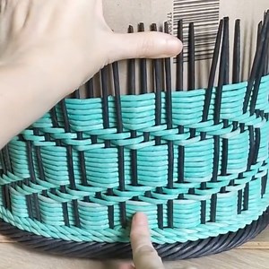 117K views · 1.6K reactions | Paper basket weaving tutorial | MetDaan Fashion | Facebook
