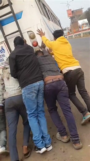 #art #comedy #viral #trending #bus #truck #memes