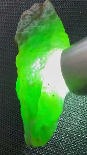 #翡翠#翡翠手鐲 #翡翠原石 #翡翠吊墜 #翡翠直播 #翡翠玉石 #翡翠玉 #翡翠挂件 #翡翠戒面 #缅甸玉石 #缅甸翡翠 #缅甸翡翠直播 #缅甸翡翠原石 #珠宝#珠宝首饰 #珠宝玉器 #珠宝玉石