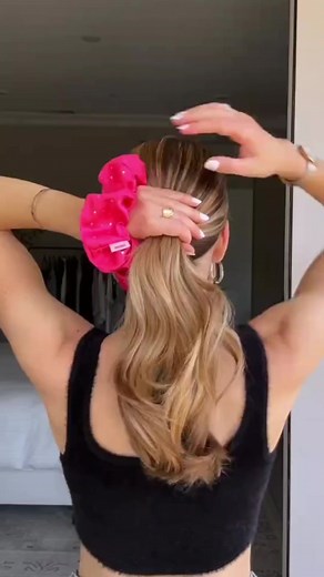 899K views · 5.9K reactions | This low bun is equal parts scrunchie...