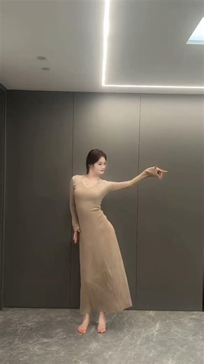 Ancient Dance Magic: Wind & Moon's Impressive Flip Jump