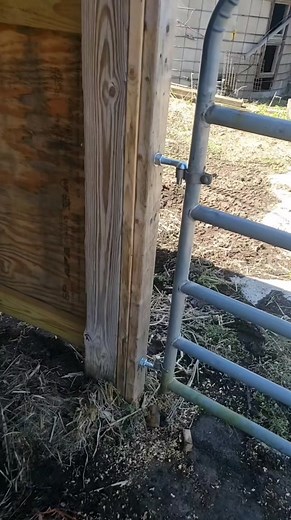 Gate Hanging Tip for Secure Farm Gates