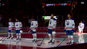 The Oilers fans in attendance sing the Canadian anthem alongside Alanis Morissette. 🍁 | Sportsnet