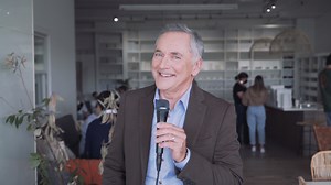 VIDÉO | Qui a le meilleur sens de l'humour sur le plateau de Salut Bonjour? Voici ce que l'équipe a répondu! 🤣 ▶️ Et vous, qui vous fait le plus rire? Voyez plus de réponses à nos questions amusantes ici: https://www.salutbonjour.ca/2021/08/31/video-les-secrets-de-lequipe-de-salut-bonjour | Salut Bonjour
