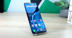 HONOR Magic4 Pro: Display OLED de calitate, cu un decupaj şi curburi polarizante