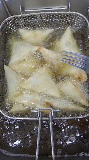 Perfecting Your Samoosa Frying Technique