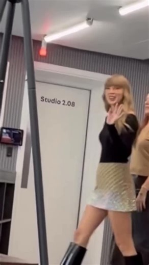 Taylor Swift Updates on Instagram: "Taylor Swift doing press in London today 🎥 @jamescdyer"