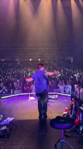 Can I be honest? So many FEELINGS about the Red Sky tour ending.. #tour #recap #hunterhayes