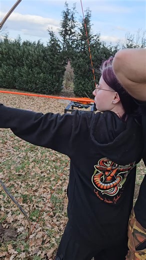 Alien (@malotabow ) vs Predator (Hunters Niche) Mit den Titanschäfte von @blackwoodarchery #theorangesnakearcher #archery #bow #archerylife #bowhunting | Luzifer Fillius Qui Aurora