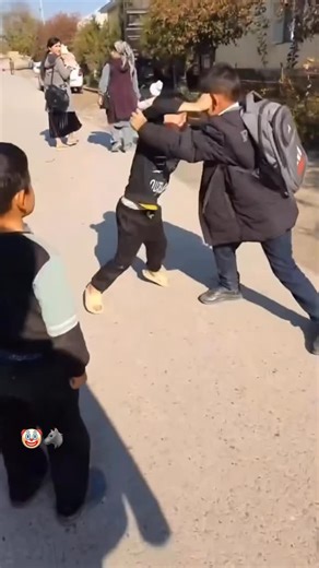 ALI on Instagram: "quarrel from young children 😁😁👊✈️♥️📝 . . . . . . #boxingtraining #boxing #femaleboxing #boxingtechniques #boxingdrills #boxe #boxingskills #boxingkids #femaleboxer #kickboxing #twinstarsboxing #sport"