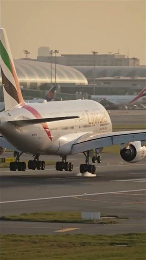 Emirates Airlines Smooth Landing | Stunning Airbus Touchdown | 4K Plane Spotting #airlinevideos #cre