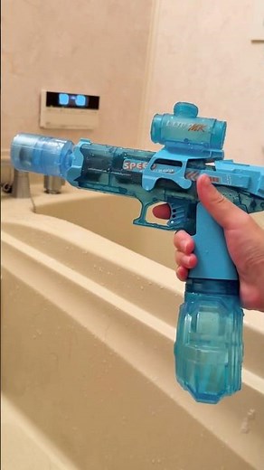 The power of the foreign-made electric water gun was too strong!