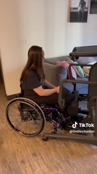 Oh no I’m lying about being paralyzed 😱#paralyzed #spinalcordinjury #disabilitytiktok #paraplegic #SCI