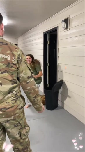 A Hero come to home ♥️🇺🇲 #usa #reunion #love #surpise #family #soldier #emotional #feelings #loveyou #familytime #usarmy | Soldier Homecoming