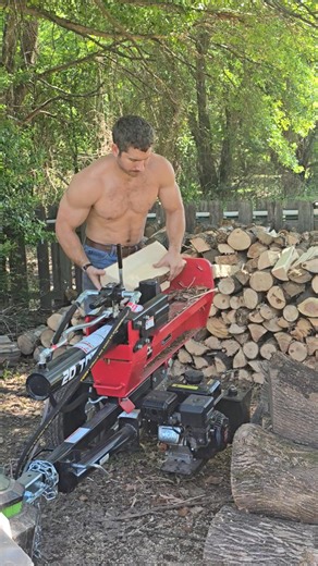 3.2K reactions · 43 shares | Splitting wood with the hydrolic log splitter | Derrick Henry | Facebook
