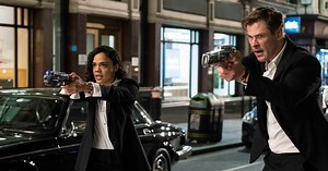 双子ダンサーのレ・ツインズ演じるエイリアンが登場、「MIB」本編映像