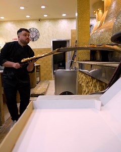 GIANT Neapolitan Pizza Challenge! This is how pizzas are done in Naples! Who would you share this with? 💪⤵ Thanks to chef Giovanni Marchitelli | Chefclub Network