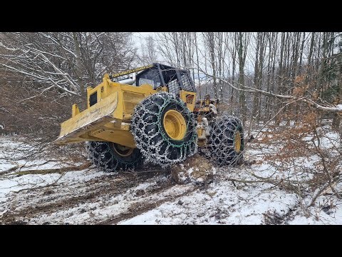 Seilknickschlepper Holzstreifen / Skidder Logging
