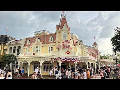 Eating at Casey's Corner at Magic Kingdom | Full Tour, Menu & Hot Dog Review | How to Mobile Order