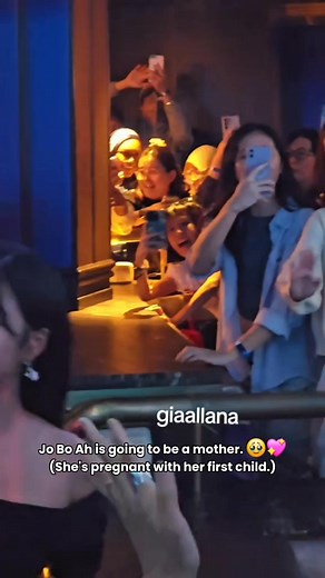 Because Jo Bo Ah is going to be a mother. 🥹💖✨️ She is reportedly expecting / pregnant with her first child with her non-celebrity husband. The couple got married in October 2024 and announced pregnancy this November 2025. CLIPS: — Netflix "Dear Hongrang" RT interview — Disney Content Showcase 2024 - 2025 #JoBoAh #조보윤 | Gia Allana