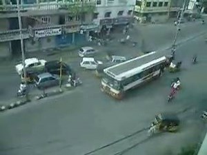 Conduite en Inde ! L'un d'entre-vous a-t-il déjà tenté l'expérience ? Il parait qu'il suffit de fermer les yeux et d'y aller. | Oscaro