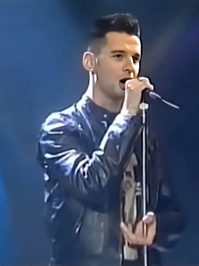 Depeche Mode: Personal Jesus Live Performance 1989