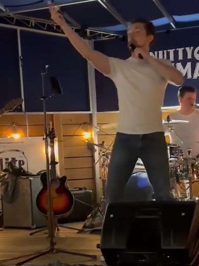 For all those who can't afford @Jonas Brothers tickets in this economy #jonasbrothers #millenial #xyzbca