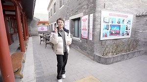 12M views · 10K reactions | Guys!!! Vlog time ~~~ What does the old hutong in your memory look like? When a city is rapidly evolving, should we forget about the past? How can we evolve when we have too many memories from the past? This hutong, dating back to the Ming Dynasty, is a prime example of how tradition and modernity can coexist, take a look ~~ 朗☺️殺拾 #FYI #hotlinebeijing #citizenservice | Jackson Wong | Facebook