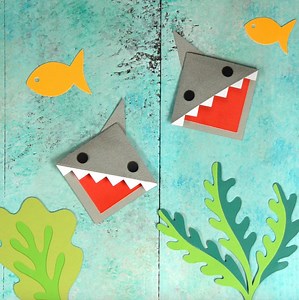 Diving into a delicious book? Make these easy SHARK BOOKMARKS to keep your place. Download the template or cut files and make one today! https://heyletsmakestuff.com/shark-week-corner-book-mark/ | Hey, Let's Make Stuff