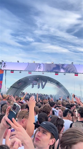 Kolter b2b sidney Charles at piv 10 years anniversary😋 Track id// 15 seconds of fame-edit, kolter// #piv #kolter #sidneycharles #amsterdam #housemusic @Sidney Charles @kolter