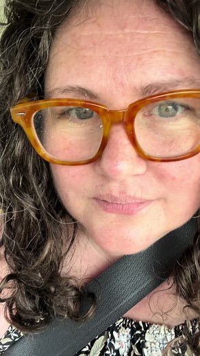 Eating cheese curds right outside the dairy #squeekycurds #cheese #cheesetok #ilovecheese #cheesecurds #ontariodairy #uppercanadacheese