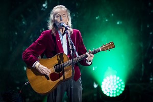 Legendary Folk Singer & Songwriter Gordon Lightfoot Dead At 84 | Whiskey Riff