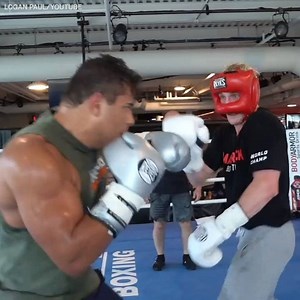 Logan Paul enlisted Paulo Henrique Borrachinha for some light sparring 🥊 (via Logan Paul) | ESPN MMA