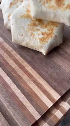 Buffalo Chicken Crunch Wraps are an easy weeknight dinner idea!🔥 Recipe 1 lb chicken breast 1 tbsp olive oil 1/2 tsp salt and pepper 1 tsp paprika 1 tbsp ranch seasoning Sweet Baby Ray’s Mild Buffalo Sauce Extra Large burrito size tortillas Tostadas Shredded mozzarella cheese Ranch dressing Shredded lettuce Tomatoes Steps Cut chicken into cubes and season with olive oil, salt, pepper, paprika, and ranch seasoning. Cook chicken until it reaches an internal temp of 165 degrees. Toss with some buf