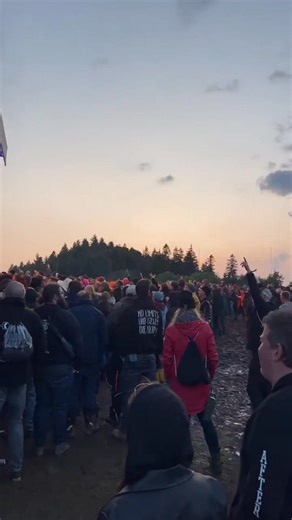 13K views · 64 reactions | Rock am Ring: Die Band Massendefekt sagt „Bye Bye“ mit dem Song Junimond von Rio Reiser! Video: Axel Live Pictures | Blick aktuell - Heimatzeitung | Facebook
