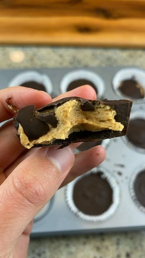 iRick Wiggins on Instagram: "KETO REESES CUPS 😋🙌 Do you eat keto sweets or nah?! 🤔 Personally, I can’t live without them 🤪 Ingredients: Chocolate layer: 8 oz sugar free chocolate 2 tbsp sweetener 1/4 cup coconut oil 1/2 tsp vanilla Peanut butter: 3 tbsp peanut butter 1/2 tbsp coconut oil 1-2 tbsp powdered sweetener 1-2 tbsp almond flour (optional) 1/4 tsp vanilla 1 pinch salt Instructions: 1. Line a muffin tray with 10 non stick cups. 2. Mix half of the ingredients for your chocolate, melt, 