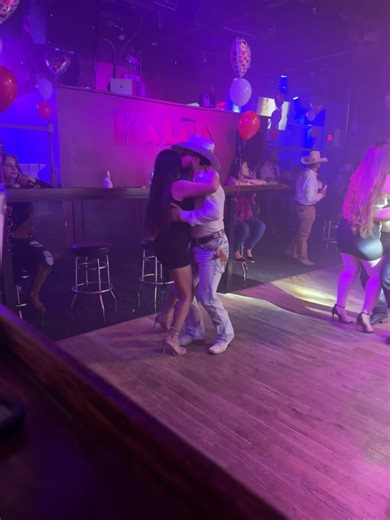 How to Dance at Kaluá Discoteca