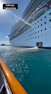 When the cruise ship hits ‘flush’ and everyone pretends they don’t see it 😭🚢💀 | Johnny Valentine