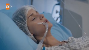 Mar Negro | Fugitiva – Capítulo 87 | Doblado #MarNegro #SenAnlatKaradeniz | Atv Español