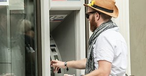 Nuosavais pinigais nepasinaudosite: Lietuvos bankai blokuoja korteles atsiskaitant užsienyje – štai kada