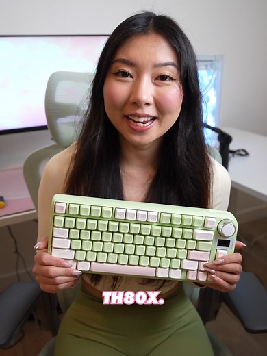 I love the color scheme of this board so much! You have to download the Epomaker software to change the display on the LCD but it was pretty easy to set up. #keebtok #kawaiiaesthetic #kawaiidesksetup